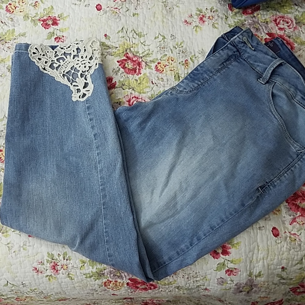 NYDJ 16w crochet ankle detail, crop